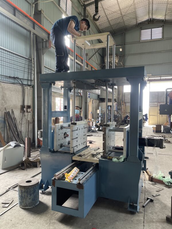 MÁY LÀM KHUÔN CÁT NHỰA TỰ ĐỘNG - Image 2