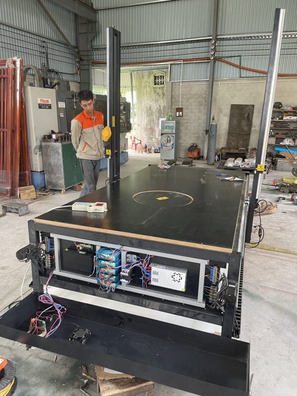 Máy cắt xốp CNC